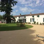 לינה וארוחת בוקר Le Logis Du Plessis 3*