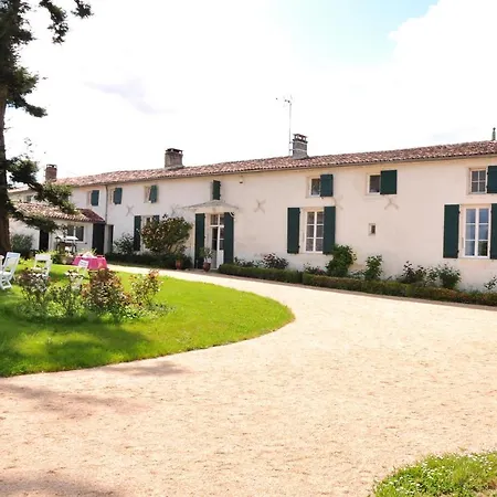 Bed & Breakfast Le Logis Du Plessis Chaniers
