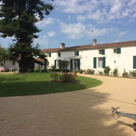 Alojamento de Acomodação e Pequeno-almoço Le Logis Du Plessis 3*