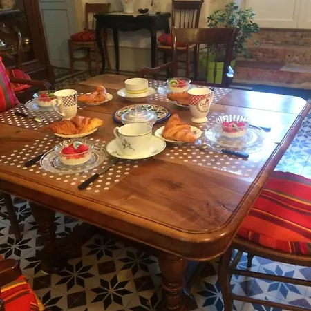 Couette-café Le Logis Du Plessis 3*